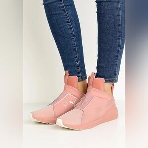 NWT Puma Women's Blush Pink Slip-On Sneakers - Size 7.5